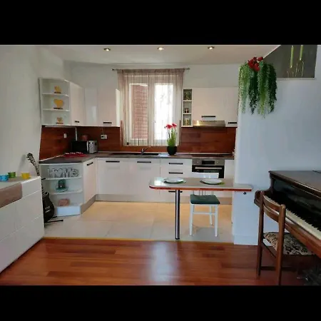 Glorianita Sweethome,centar, Reserved Parking,self Check- In Apartment *